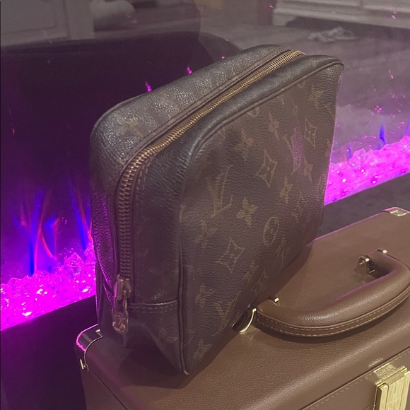 Vintage Louis Vuitton Dark Brown Monogram Toiletry Bag With Wear - Picture 4 of 9